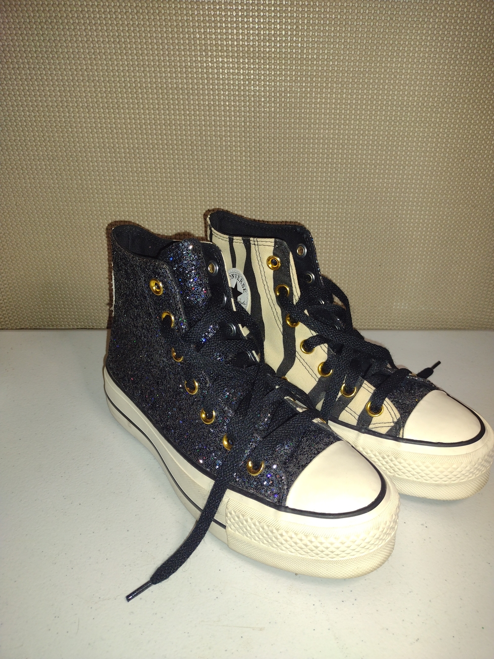 Women’s Black Glitter High-Top Platform Sneakers - Signature Star Logo SZ 6